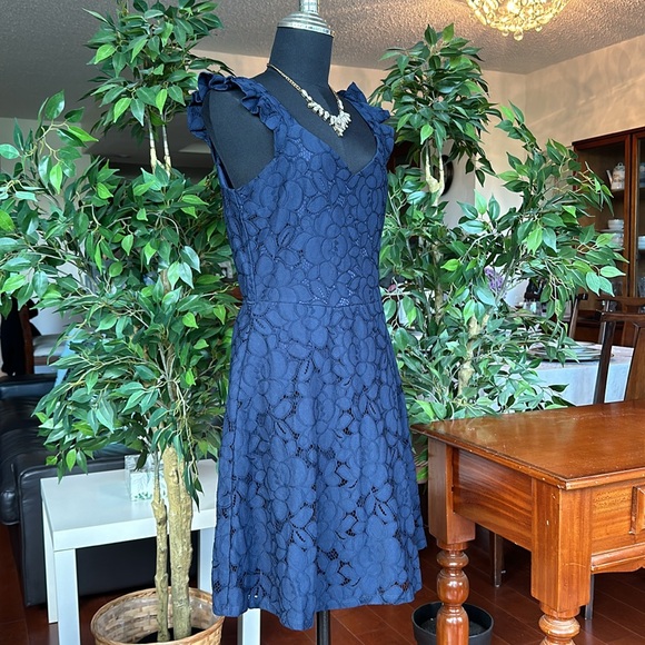 💖 Monteau Navy Lace Dress Size Large (fits like a Medium) - Picture 2 of 12